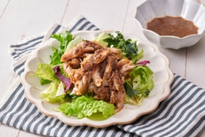 鶏むね肉の糀ゴマソース